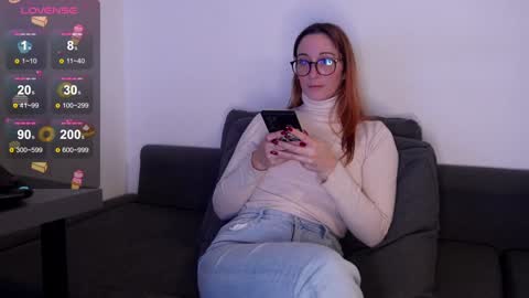 Snapshot of samarafromthewell chatting on 12-11-24, 12:44 Samara From The Well online show from 12-11-24, 12:44