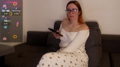 Snapshot of samarafromthewell chatting on 12-18-24, 11:30 Samara From The Well online show from 12-18-24, 11:30