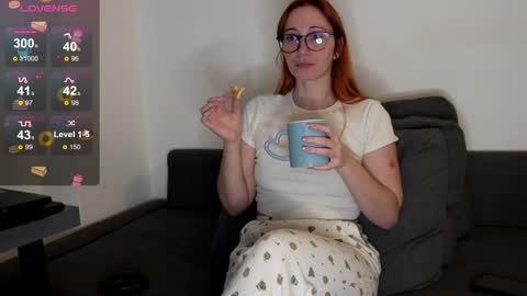 Snapshot of samarafromthewell chatting on 01-11-25, 09:25 Samara From The Well online show from 01-11-25, 09:25