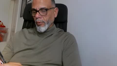 Snapshot of samcool67 chatting on 03-19-26, 04:22 Sam online show from 03-19-26, 04:22