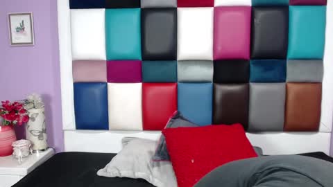 Snapshot of samevanshot chatting on 12-15-24, 02:52 samevanshot online show from 12-15-24, 02:52