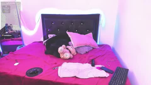 Snapshot of samiacooper25 chatting on 11-25-25, 03:56 samiacooper25 online show from 11-25-25, 03:56