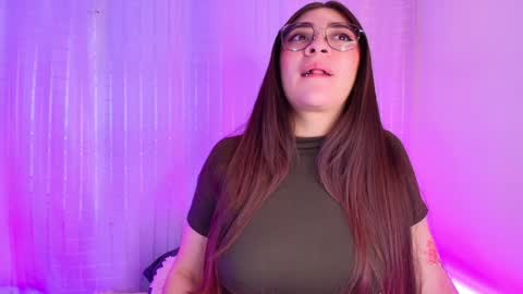 Snapshot of samii_evans chatting on 12-12-24, 08:14 samii evans online show from 12-12-24, 08:14