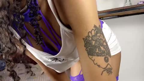 Snapshot of samisami132850 chatting on 11-10-25, 01:37 KatyDoll online show from 11-10-25, 01:37