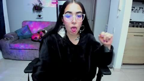 Snapshot of samismith77 chatting on 05-17-26, 11:12 SARA online show from 05-17-26, 11:12