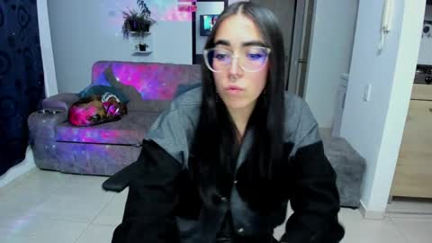 Snapshot of samismith77 chatting on 05-18-26, 06:41 SARA online show from 05-18-26, 06:41