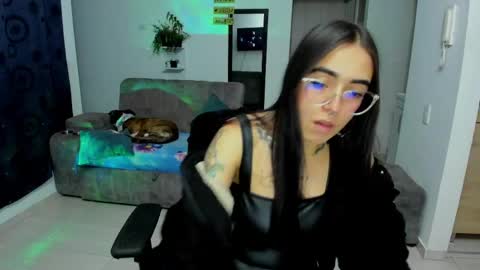 Snapshot of samismith77 chatting on 05-19-26, 11:22 SARA online show from 05-19-26, 11:22