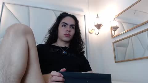 SamiWilliams online show from 10-23-25, 03:22