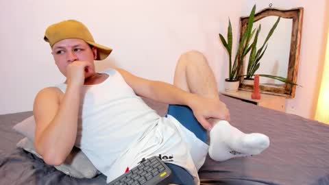 Sam online show from 03-09-26, 08:24