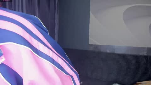 Snapshot of samkelker chatting on 05-16-26, 06:32 Mozelle online show from 05-16-26, 06:32