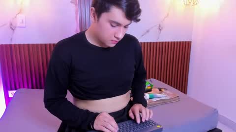 Snapshot of samlopez1 chatting on 10-31-25, 03:18 Sam online show from 10-31-25, 03:18