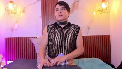 Snapshot of samlopez1 chatting on 11-04-25, 03:05 Sam online show from 11-04-25, 03:05