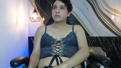 Snapshot of samlopez1 chatting on 11-05-25, 03:06 Sam online show from 11-05-25, 03:06