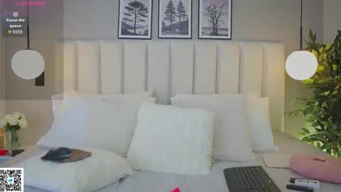 Snapshot of sammy_hamilton chatting on 11-14-25, 01:37 Ana online show from 11-14-25, 01:37