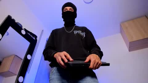   online show from 09-25-25, 04:27