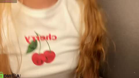 Snapshot of samy_bae chatting on 02-20-25, 10:15 Samantha online show from 02-20-25, 10:15