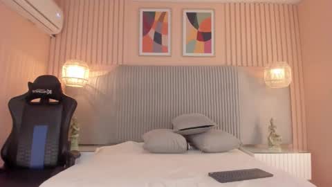 Snapshot of samyriverss chatting on 12-18-25, 11:38 Samy online show from 12-18-25, 11:38