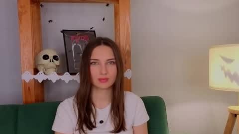 Isabel but you can call me Bella online show from 10-31-25, 12:44