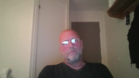 Snapshot of sandnesrune523 chatting on 10-20-25, 05:46 sandnesrune523 online show from 10-20-25, 05:46