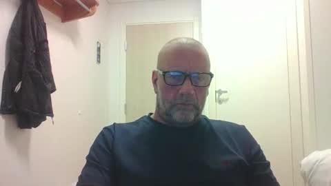 sandnesrune523 online show from 02-18-26, 06:04