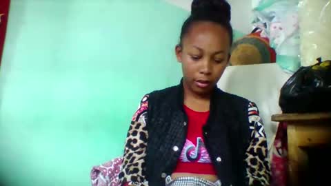 sandra1253099 online show from 12-04-25, 08:45