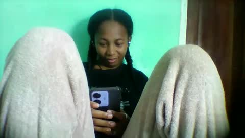 Snapshot of sandra1253099 chatting on 05-05-26, 07:22 sandra1253099 online show from 05-05-26, 07:22