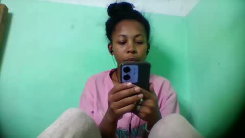 Snapshot of sandra1253099 chatting on 05-11-26, 07:47 sandra1253099 online show from 05-11-26, 07:47