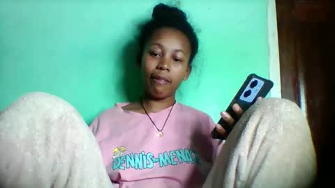 Snapshot of sandra1253099 chatting on 05-11-26, 04:04 sandra1253099 online show from 05-11-26, 04:04