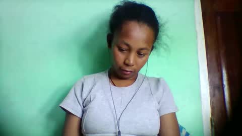 Snapshot of sandra1253099 chatting on 05-19-26, 05:08 sandra1253099 online show from 05-19-26, 05:08