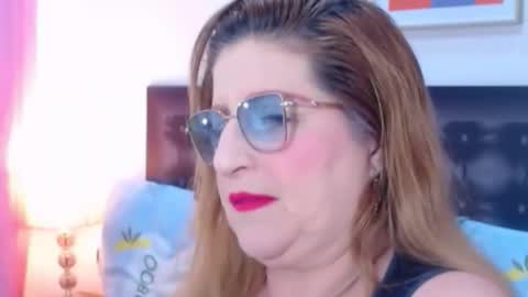 Snapshot of sandra_20_ chatting on 11-11-25, 11:32 SANDRA online show from 11-11-25, 11:32