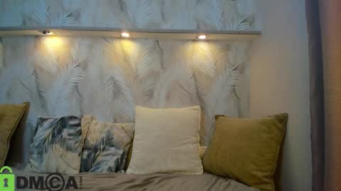 Sandra online show from 11-07-25, 01:49