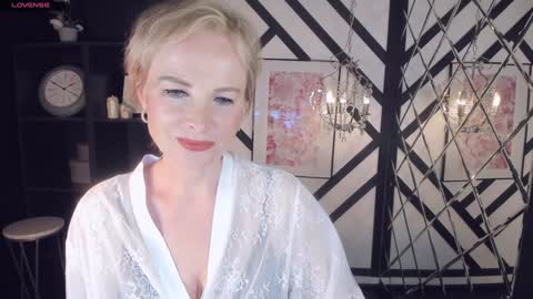 Snapshot of sandra_kind chatting on 02-04-25, 11:27 Sandra online show from 02-04-25, 11:27