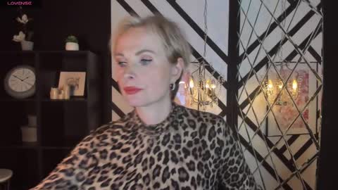 Snapshot of sandra_kind chatting on 02-12-25, 08:38 Sandra online show from 02-12-25, 08:38