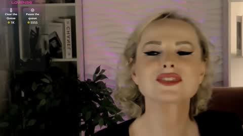 Snapshot of sandra_kind chatting on 10-23-25, 06:02 Sandra online show from 10-23-25, 06:02