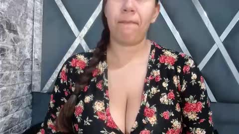 sandraclarkx69 online show from 02-05-25, 12:06