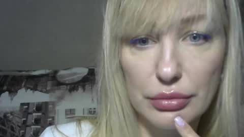 Snapshot of sandraglamour chatting on 01-19-25, 10:17 Sandra online show from 01-19-25, 10:17