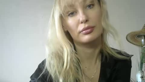 Snapshot of sandraglamour chatting on 03-06-25, 11:36 Sandra online show from 03-06-25, 11:36