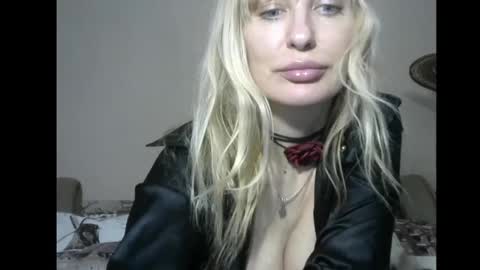 Snapshot of sandraglamour chatting on 03-06-25, 04:28 Sandra online show from 03-06-25, 04:28