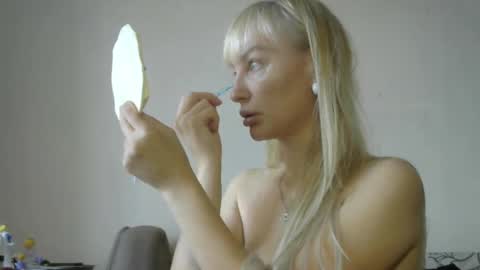 Snapshot of sandraglamour chatting on 09-19-25, 09:32 Sandra online show from 09-19-25, 09:32