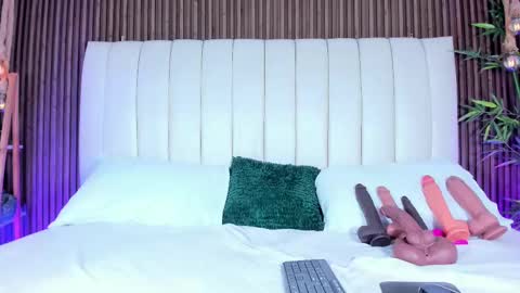 Snapshot of sandramilerr chatting on 10-01-25, 04:18 Sandra online show from 10-01-25, 04:18