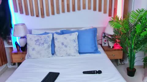 Snapshot of sandrasilverx chatting on 12-05-25, 07:43 Sandra online show from 12-05-25, 07:43