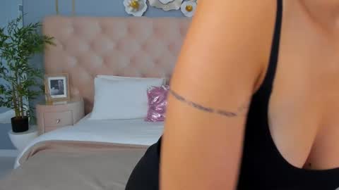 Snapshot of sandrazoe chatting on 09-15-25, 03:17 San online show from 09-15-25, 03:17