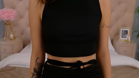 Snapshot of sandrazoe chatting on 09-29-25, 04:28 San online show from 09-29-25, 04:28