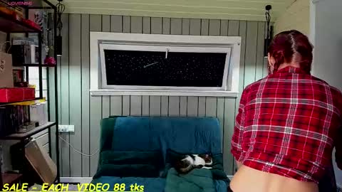 Snapshot of sandy_chris chatting on 12-17-25, 09:04 Sandy and Chris online show from 12-17-25, 09:04