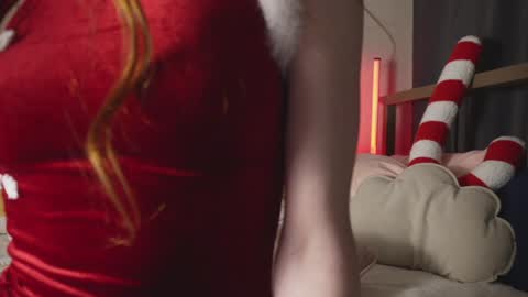 Snapshot of sandymiracle chatting on 12-25-24, 10:05 Sandy online show from 12-25-24, 10:05