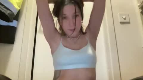 Snapshot of sandysun_shine chatting on 11-23-25, 09:03 Sandy online show from 11-23-25, 09:03