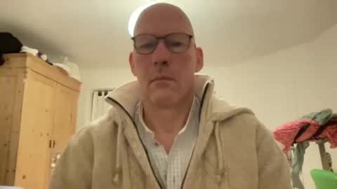 Snapshot of santaclausonice chatting on 12-14-25, 07:36 santaclausonice online show from 12-14-25, 07:36