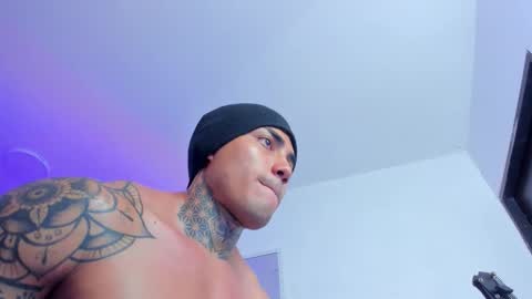 Santi Ferrer online show from 11-22-25, 06:51