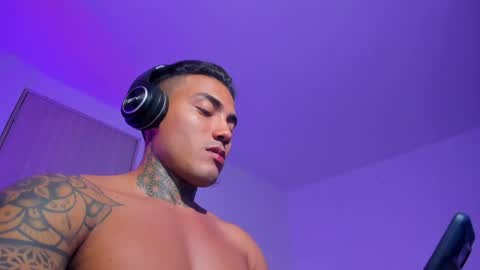 Snapshot of santi__ferrer chatting on 05-17-26, 02:31 Santi Ferrer online show from 05-17-26, 02:31