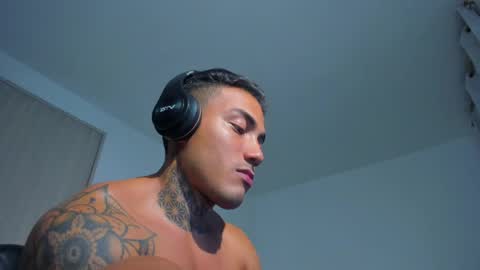 Snapshot of santi__ferrer chatting on 05-21-26, 01:34 Santi Ferrer online show from 05-21-26, 01:34